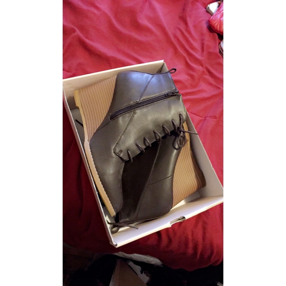 Shoes - Picture 3 of 5